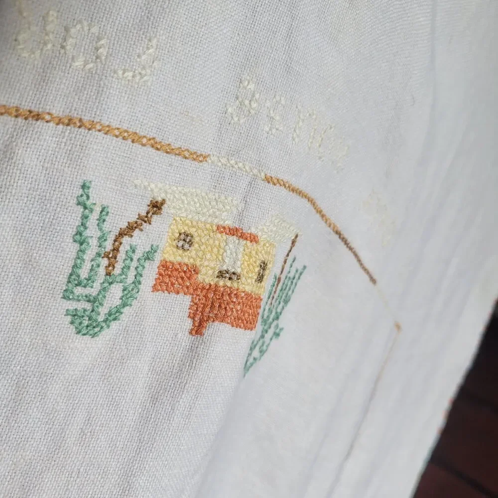 Vtg Table Linen Handmade Cross Stitch Embroidered Luncheon Cloth approx 28